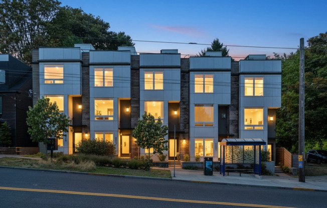 Three-Bedroom Townhouse on Queen Anne!!!!