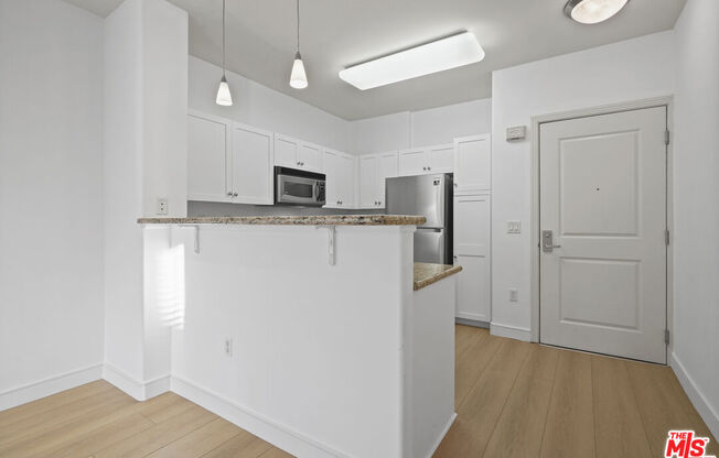 1 bed, 1 bath, 735 sqft, $2,500, Unit 339