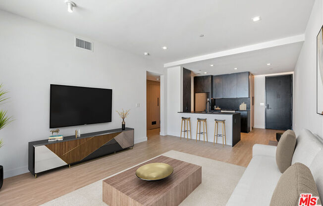 2 beds, 2 baths, 1,055 sqft, $4,695, Unit 401