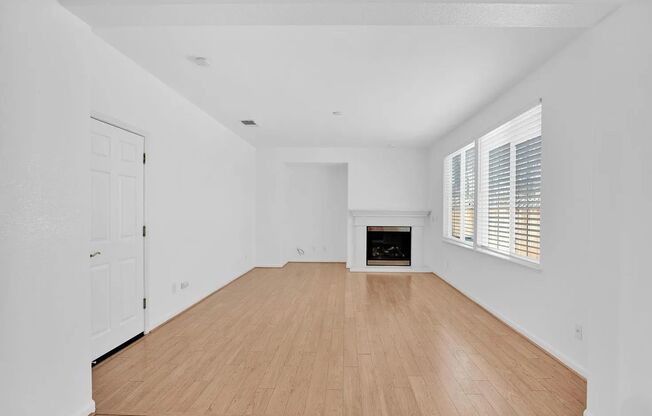 Campbell- gorgeous 4 beds, 2.5 baths single family home with 2 car garage