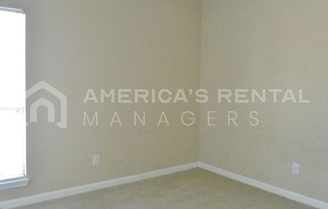 End Unit Townhome for rent in Calera, AL!!! Available to View with 48 Hour Notice!!!