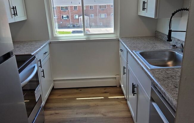 2 beds, 1 bath, 935 sqft, $1,275, Unit 332-104