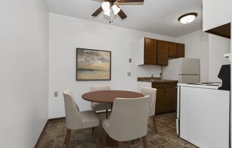 West St. Paul, MN Covington Courts Apartments | Dining Room
