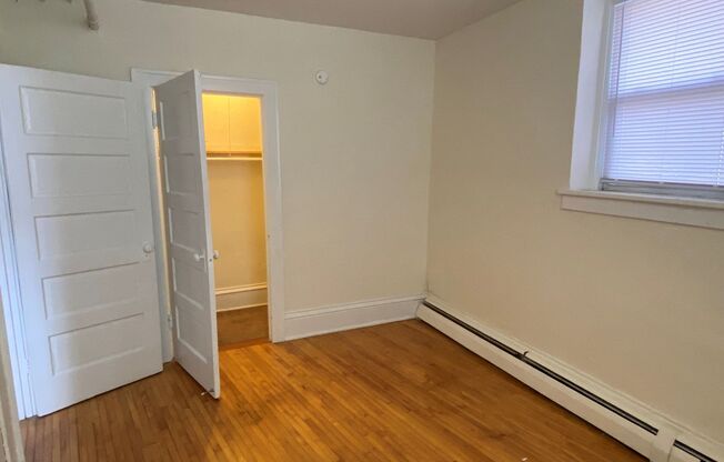 1 bed, 1 bath, 500 sqft, $910, Unit 23B