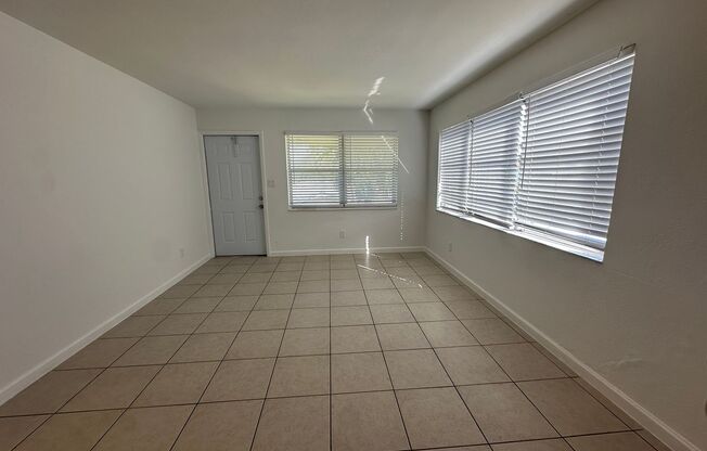 2 beds, 1 bath, 650 sqft, $1,625, Unit F