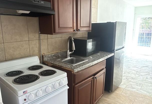 1 bed, 1 bath, 525 sqft, $1,350, Unit 212