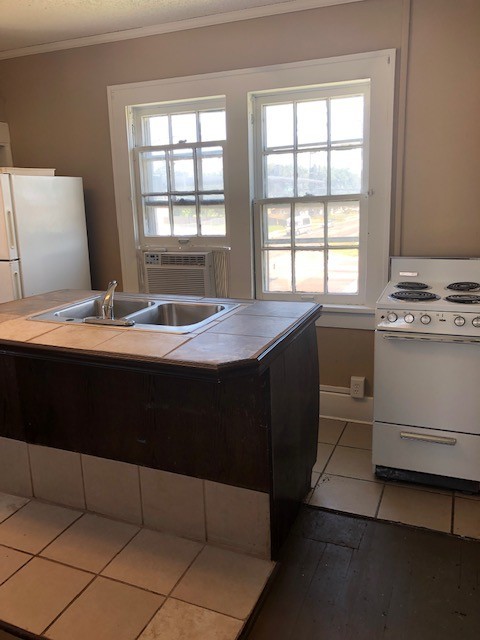 1 bed, 1 bath, $475, Unit #3