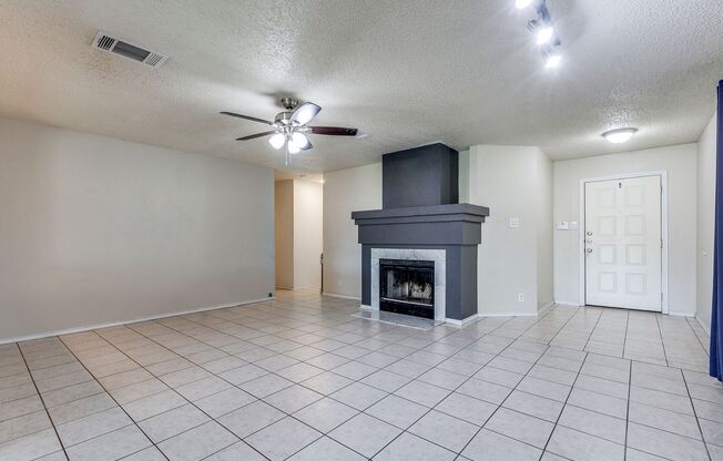 BEAUTIFUL SINGLE-STORY HOME IN REGENCY MEADOW NEAR UTSA