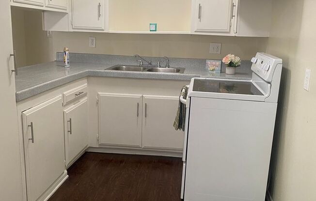 1 bed, 1 bath, 600 sqft, $1,695, Unit 12