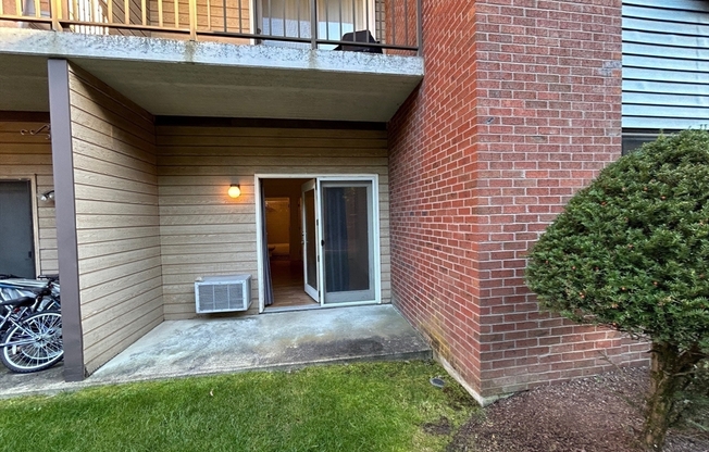 2 beds, 2 baths, 1,055 sqft, $2,650, Unit 114