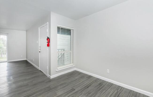 2 beds, 1 bath, 886 sqft, $995