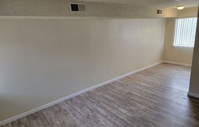 1 bed, 1 bath, 768 sqft, $1,300, Unit E