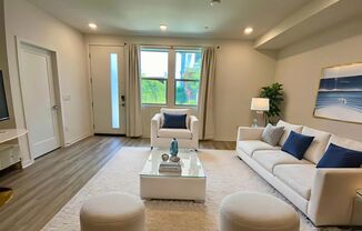 Like New! 1 Bed, 1.5 Bath Townhouse in Covina