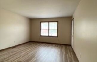 2 beds, 1 bath, $850, Unit Apt A