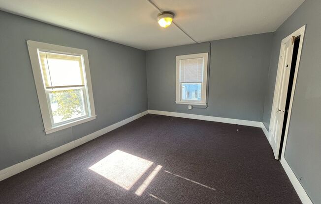 3 beds, 1 bath, $1,600, Unit Unit B