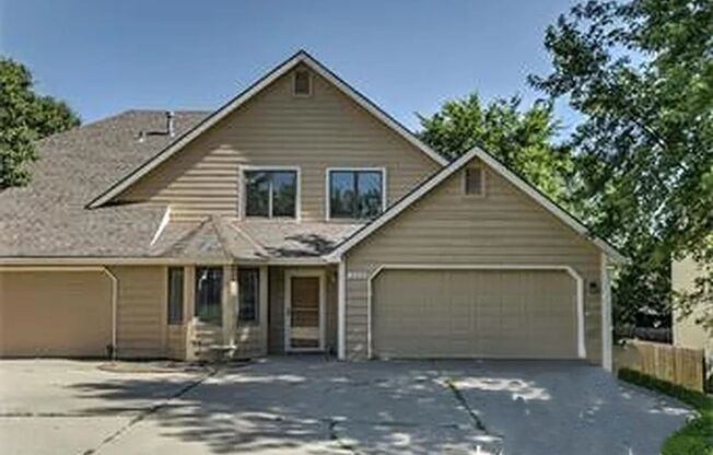 203 Deerfield Lane - 3 bedroom Townhouse