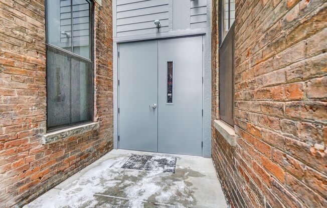 12-14 E 15th St