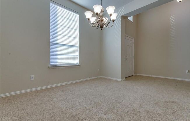 Beautiful and neat home in excellent condition!!! The inviting tiled foyer leads to the family room.