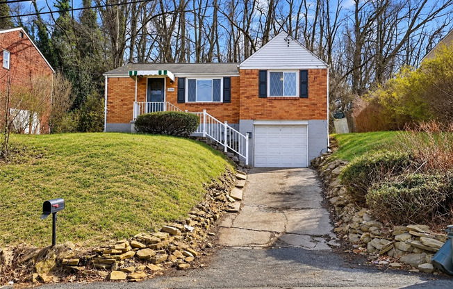 3Bd/1 Bath Home -- Available NOW!