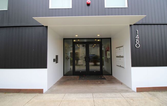 **Rent Special!!**Light and Bright New Construction Condo on Interstate MAX Line