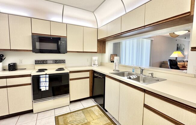 ** ABBEY AT BERKSHIRE VILLAGE ** 2 BED / 2 BATH - CONDO - TURNKEY - SEASONAL OR SHORT TERM RENTAL