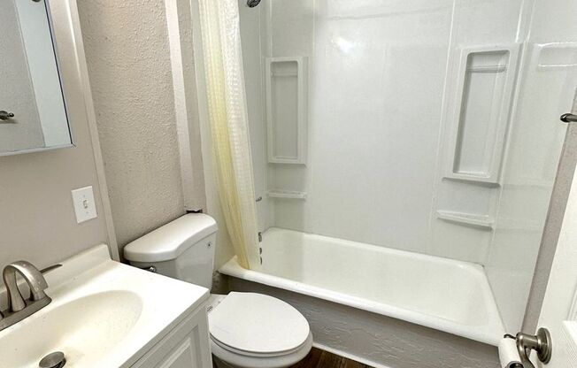 1 bed, 1 bath, $699, Unit Unit 12