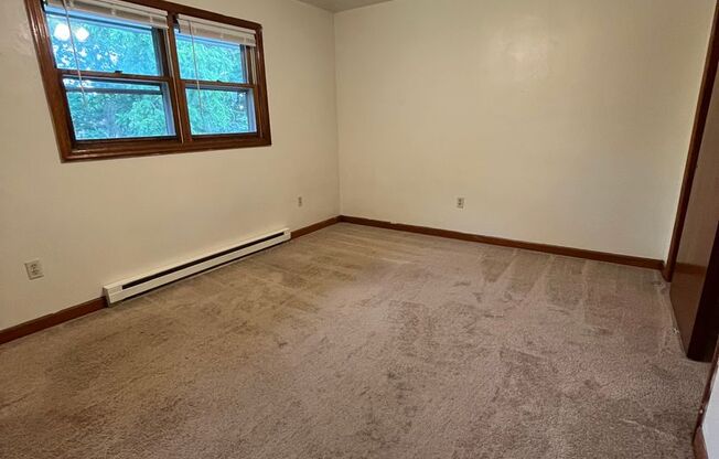 2 beds, 1 bath, 903 sqft, $1,090, Unit O-2