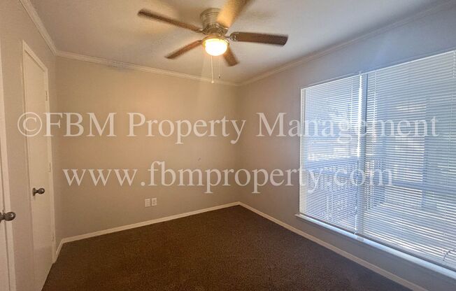 2 beds, 1 bath, $1,000, Unit A4