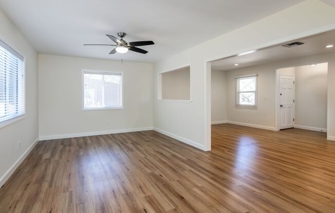 Charming 3 Bedroom 2 Bath home South of the Blvd
