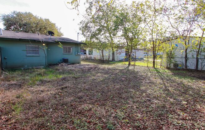 2 Bedroom, 1 Bath Duplex Near Historic Downtown Round Rock