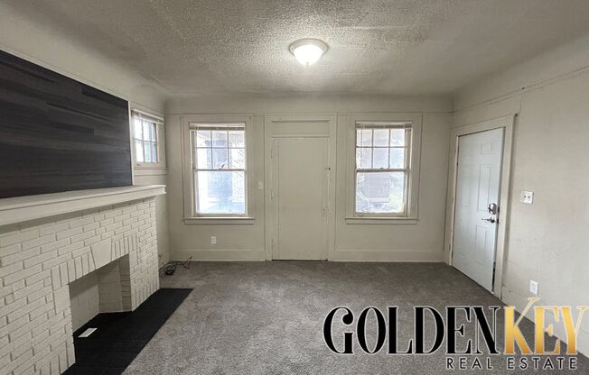 2 beds, 1 bath, $1,000, Unit 2638 Richton - Upper