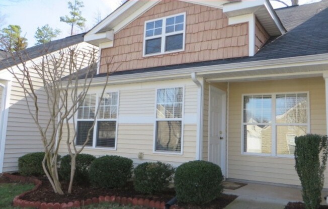 Beautiful 2 bedroom Ranch Townhome in the heart of Lake Wylie!