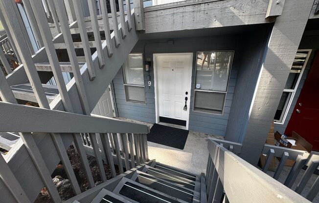 Charming Updated 2-Bed, 2.5-Bath Condo in Bremerton