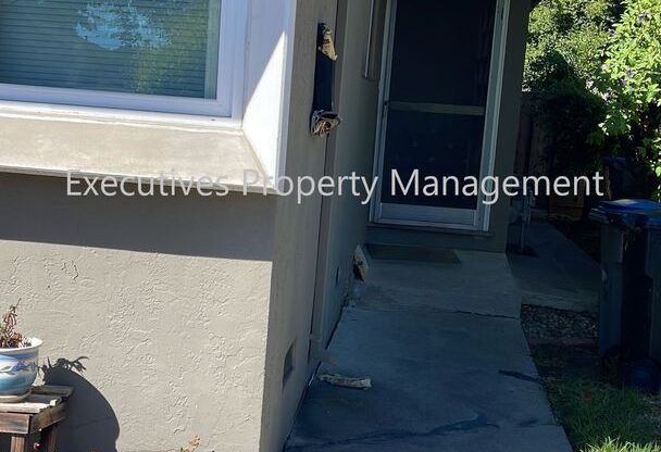 2 beds, 1 bath, $2,350