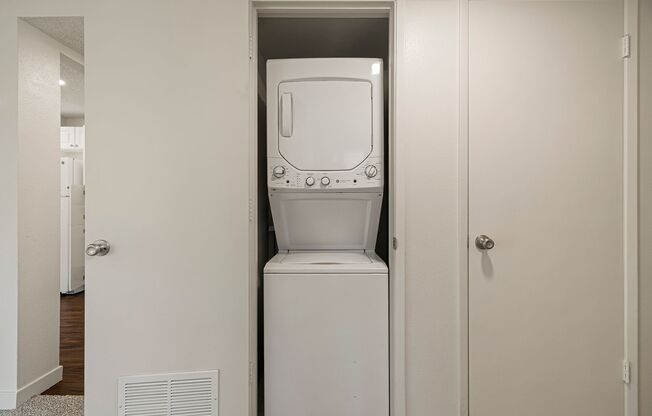 2 beds, 2 baths, 1,000 sqft, $1,575, Unit 045