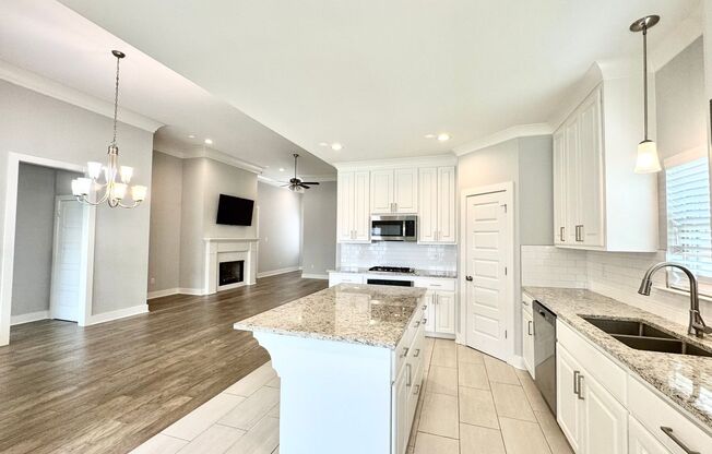 Warm Elegance in The Willows - 4Bedroom 2Bath Family Haven