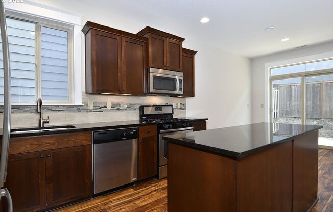 3 beds, 2.5 baths, $2,595