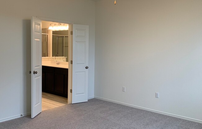 3 beds, 2.5 baths, $2,100