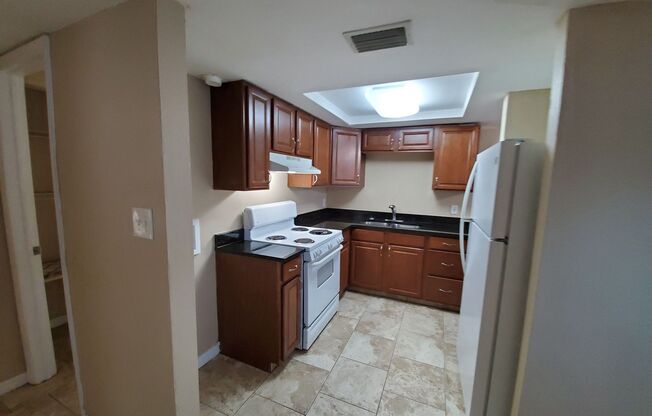 3 beds, 1 bath, 1,000 sqft, $1,795, Unit B