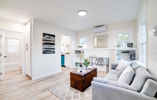 2 Bed, 1 Bath House in North Park!
