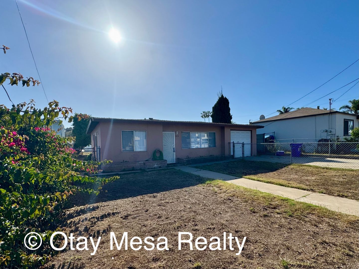 Charming 2-Bedroom Home with Expansive Outdoor Space