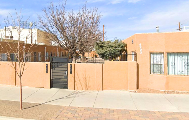 Central Apartments (4223)