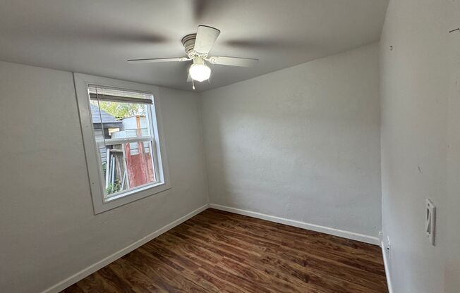 2 beds, 1 bath, $1,100