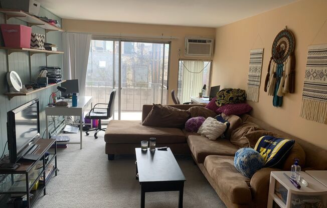 1 bed, 1 bath, 552 sqft, $1,925, Unit 19