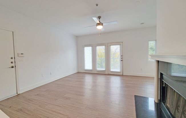 2 beds, 1 bath, 1,055 sqft, $3,700