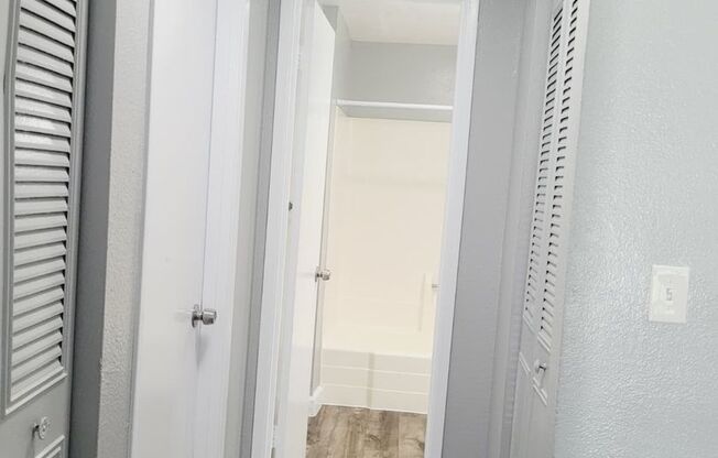 2 beds, 1 bath, 695 sqft, $1,250, Unit 505 E4