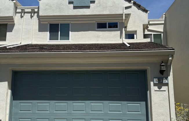 Gorgeous 3 bedroom 2.5 bath 2 story Townhome in Glen Cove -Available Now