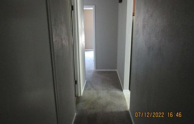 3 beds, 2 baths, $1,095