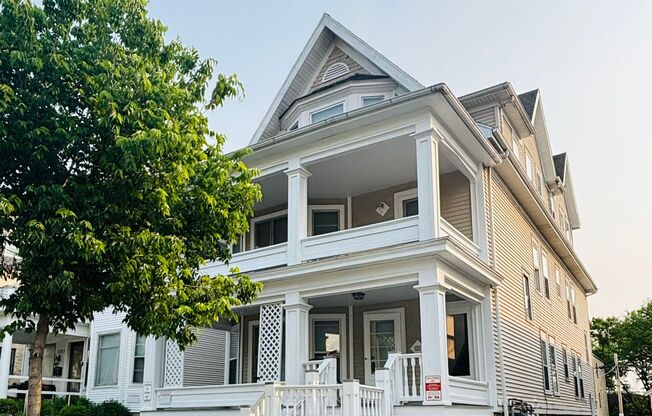 127/129 S Hancock St