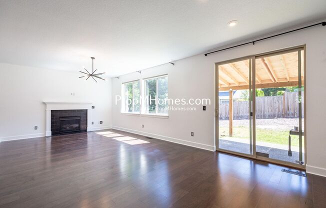 Updated Luxury Home on Mount Scott - 4 Bedrooms!